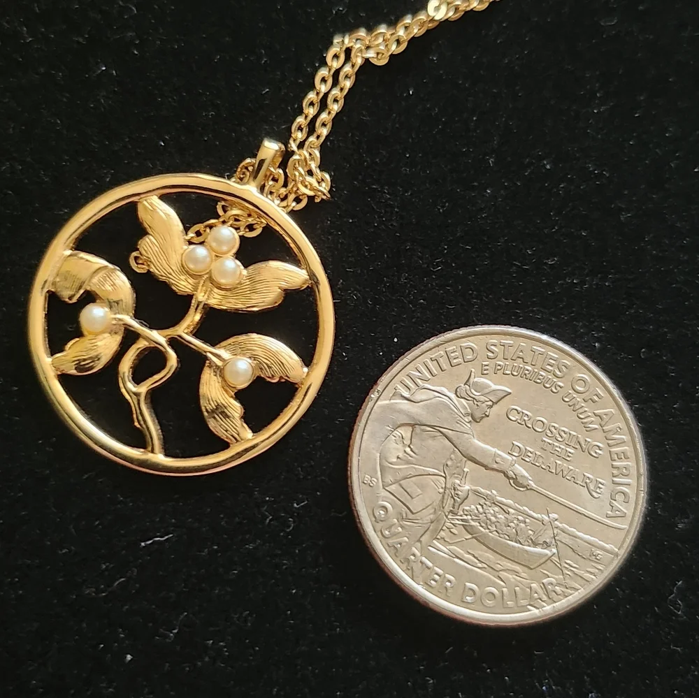 VTG Avon Golden Necklace